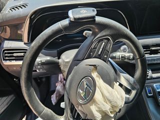 2020 Hyundai Palisade Limited - Interior Steering Wheel With Keys Image